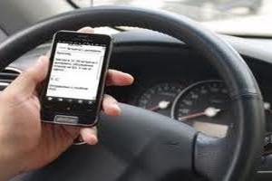 В Швеции предложили разрешить водителям писать SMS