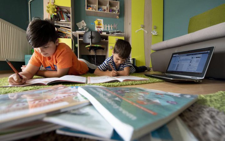 Киевские школьники до конца учебного года будут учиться дистанционно