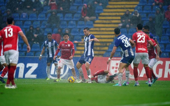 Чвертьфінальний матч Кубку Португалії з футболу перервали через затоплений газон