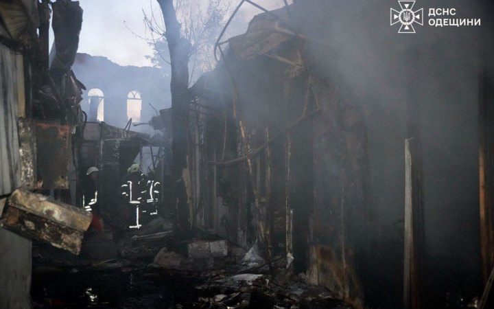 У Одеській області через ворожі обстріли горіли радіоринок, гуртожиток та приватний дім