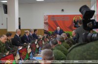 Лукашенко заявил. что никому страну не отдаст и посредники ему не нужны