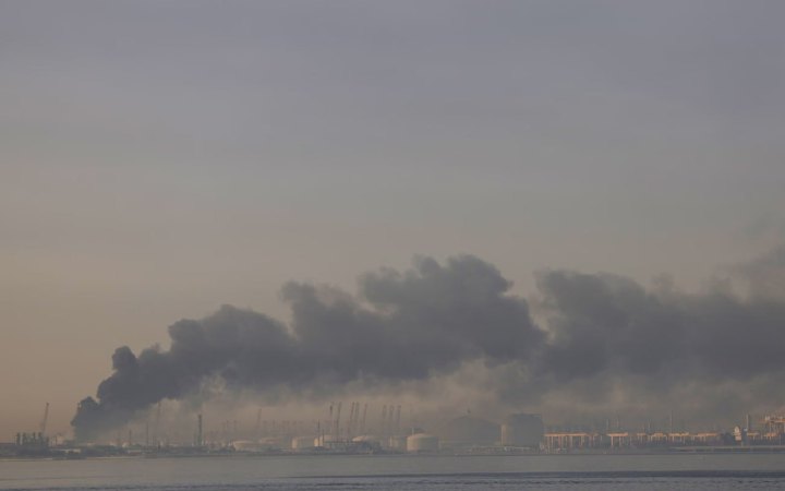 Іран атакував танкер у порту Дубая, Кувейт попередив про ризик розливу нафти