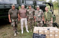 Григорій Козловський, президент львівського "Руху", передав українським воїнам 6 вантажівок