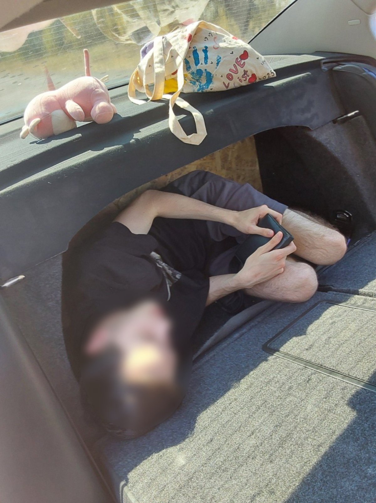 Виявлений у авто чоловік