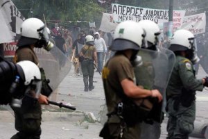 В Греции полиция протестует против снижения зарплаты