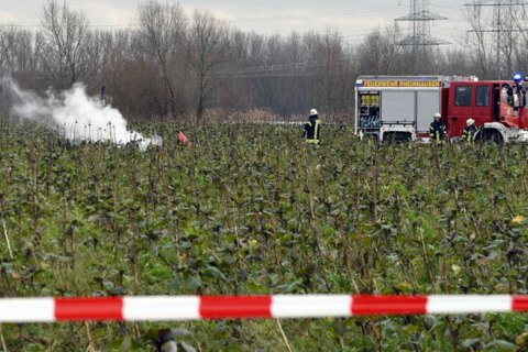 В Германии столкнулись спортивный самолет и вертолет, есть погибшие
