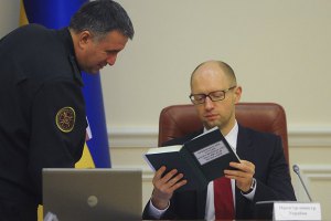 Яценюк поручил МВД провести кадровую чистку