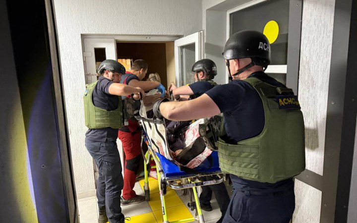 На Дніпропетровщині через обстріл поранені люди, пошкоджений медзаклад і пожежна частина (доповнено)