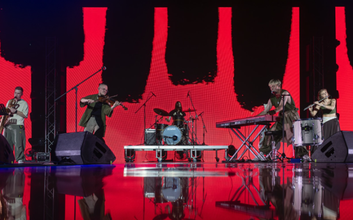 У Києві проходить музичний фестиваль "Хартія Фест", на якому збирають кошти на  потреби 13 бригади НГУ "Хартія" 