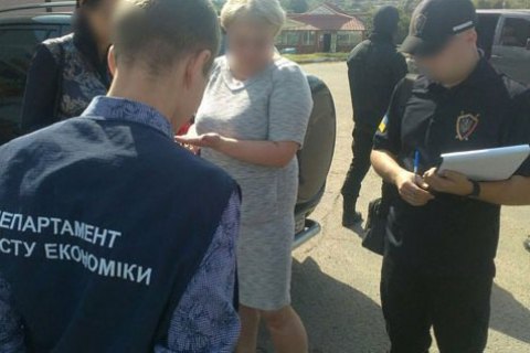 Главу сельсовета в Одесской области задержали за регулярные "откаты"