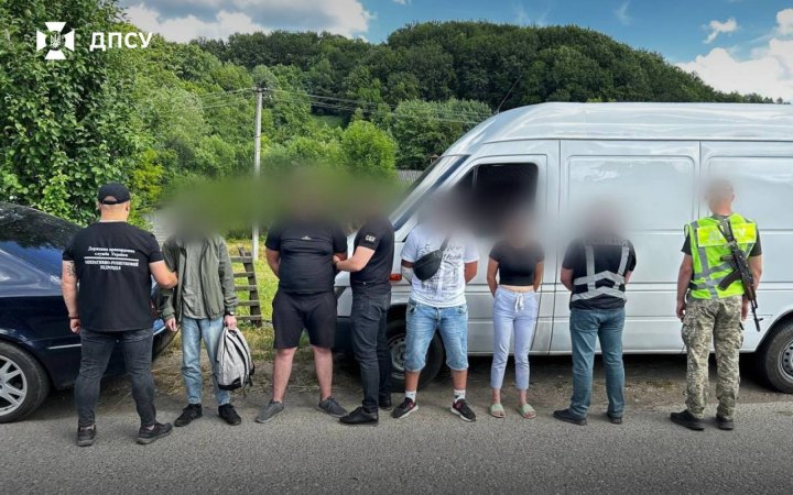 На Закарпатті чоловіки хлібним фургоном їхали до прикордоння, а потім мали перепливати Тису