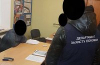 Чиновник Кам'янець-Подільської РДА вимагав хабар за підключення будинку до електрики