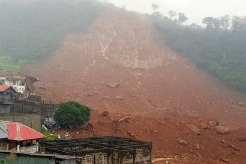 Число жертв наводнений и оползней в Сьерра-Леоне превысило 1000 человек