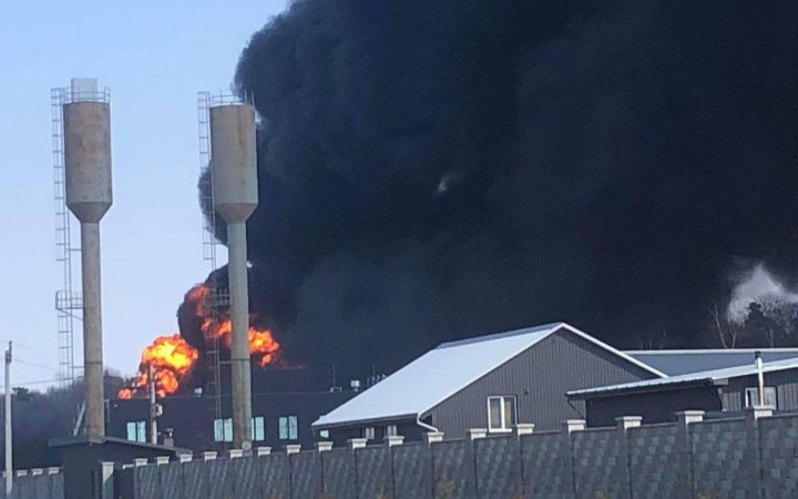У Київській області через влучення снаряда загорілась нафтобаза