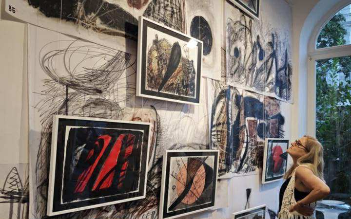 У Берліні відкрилася виставка українського художника Володимира Буднікова про відчуття дому