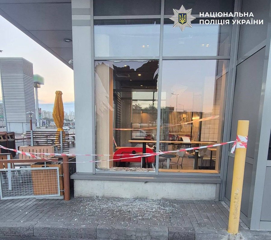McDonalds пошкоджено внаслідок атаки