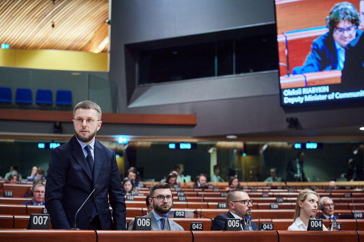 Олексій Рябикін на сесії Конгресу місцевих і регіональних влад Ради Європи у Страсбурзі. 