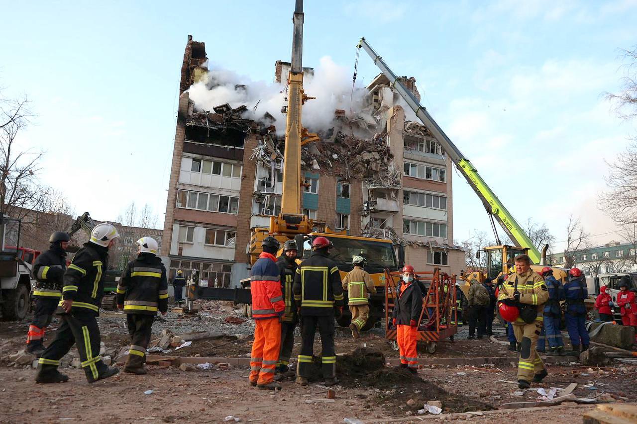 Наслідки удару по житловому будинку в Тернополі 19 листопада