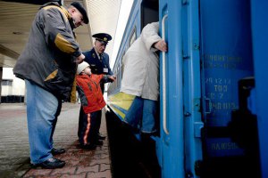 ​"Укрзализныця" предлагает пассажирам путешествовать вместе с автомобилем