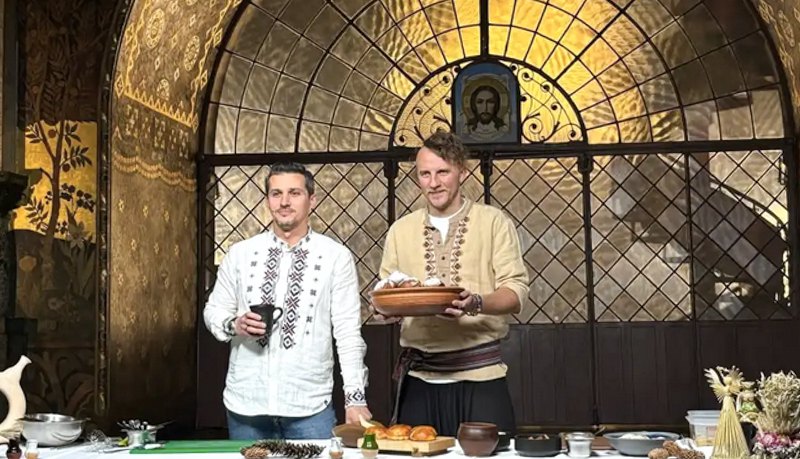 Клопотенко під час зйомок свого кулінарного шоу в трапезній Києво-Печерської лаври.