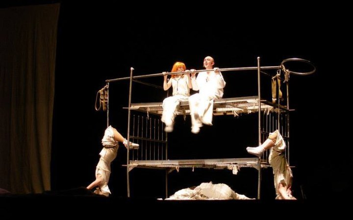 Росіяни поцілили у будівлю театру "Арабески" в Харкові, все майно згоріло