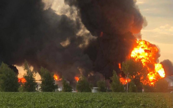 Ворог сьогодні знову обстріляв Дніпропетровщину: є ще троє постраждалих, зруйновано нафтобазу