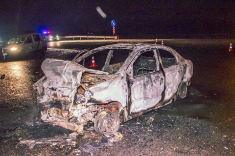 На одесской трассе под Киевом Chevrolet протаранил Land Rover и сгорел дотла