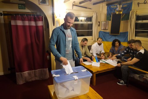 Украинские полярники проголосовали на выборах в Раду