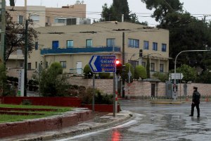Неизвестные обстреляли израильское посольство в Афинах