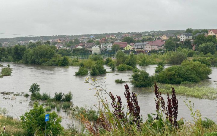 Біля Львова з русел вийшли річки, підтоплені населені пункти (оновлено)