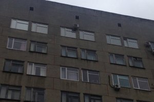 Тимошенко оградили от мира непрозрачными окнами