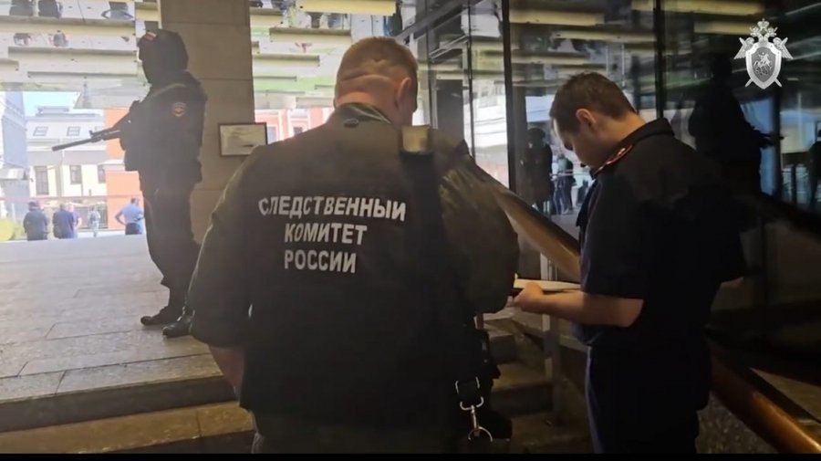 Слідчі на місці стрілянини біля офісу Wildberries, Москва, Росія, 18 вересня 2024 року. 