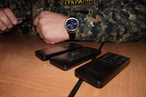 Рада запретила военным пользоваться мобильными телефонами в зоне АТО