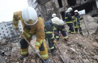 В Бородянке спасатели четвертый день разбирают завалы, сегодня обнаружили тело погибшего