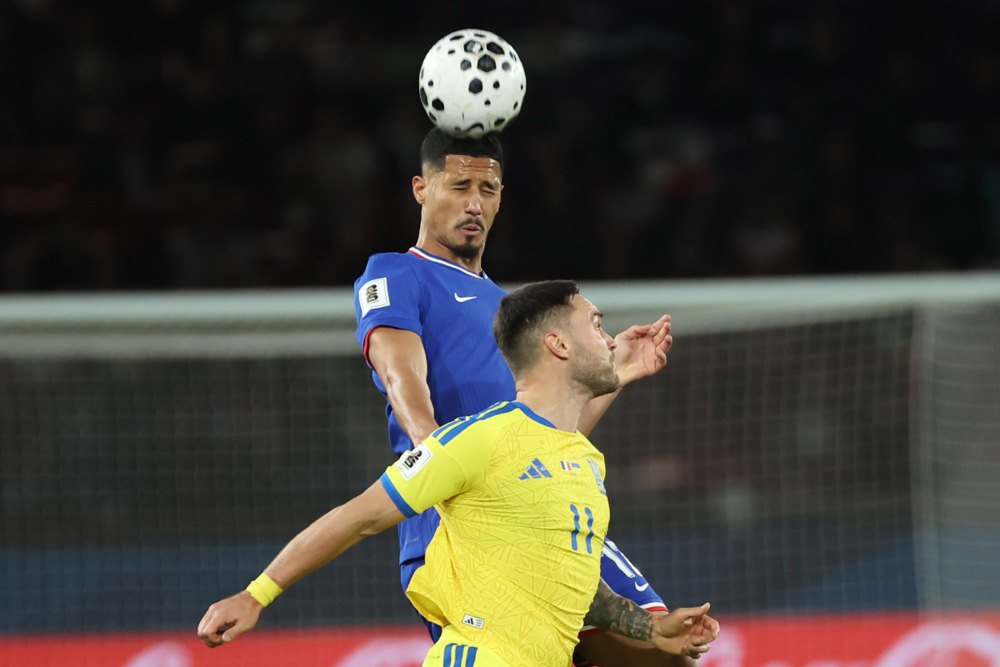 Гуцуляк бореться за м'яч