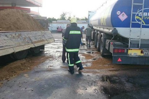 На автозаправці у Вінницькій області розлився бензин