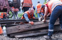 В Києві відновили рух метро на ділянці, яку вночі обстрілом пошкодили росіяни