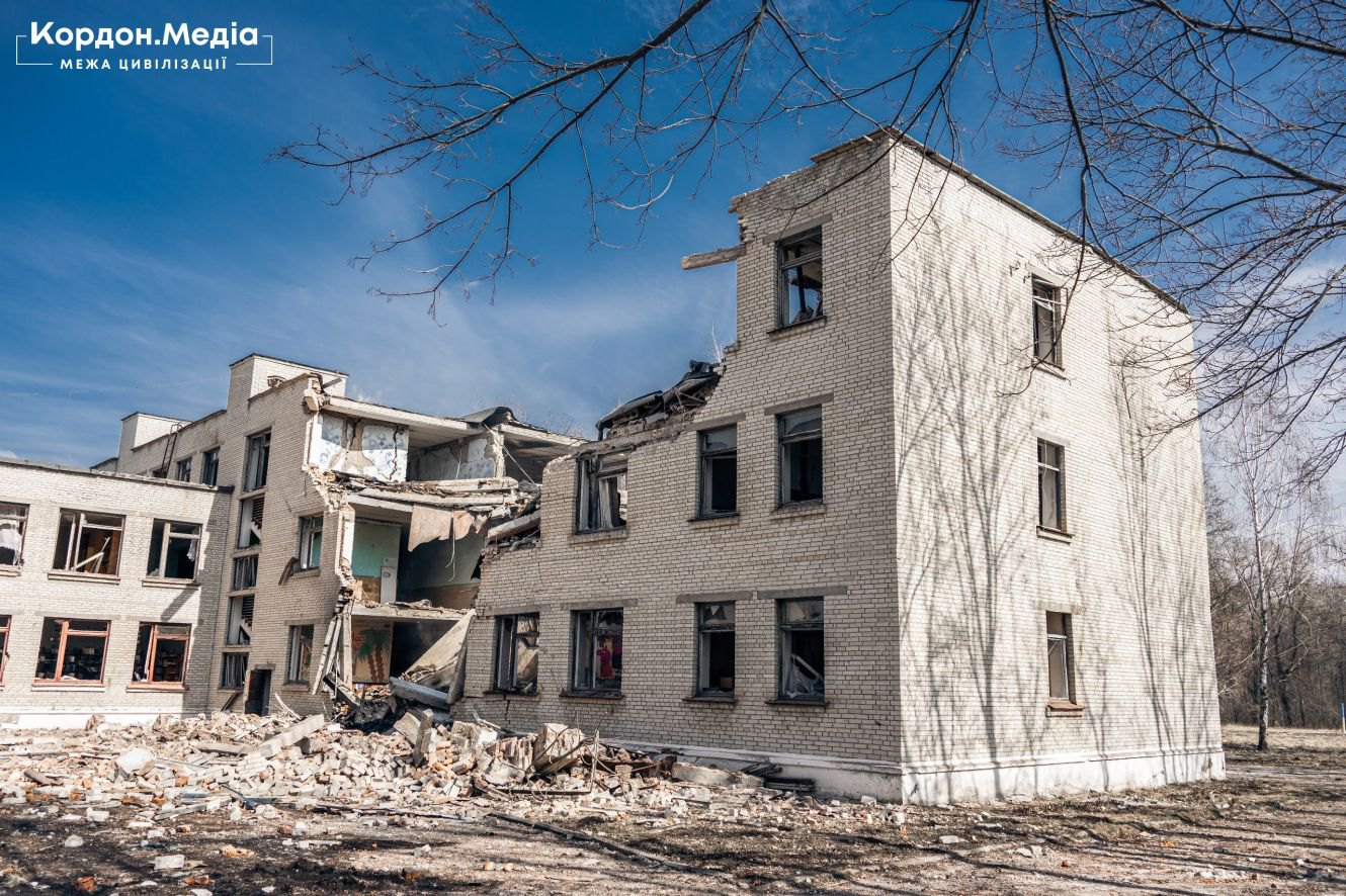 Зруйнована школи в одному з прикордонних сіл Білопільської громади, Сумщина