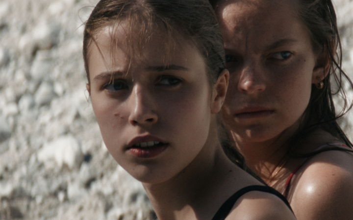 “Неслухняні дівчата”: словенська історія про дорослішання, сексуальність та релігію