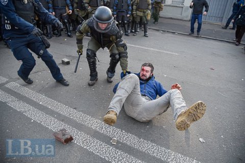 "Нацкорпус" дважды подрался с полицией возле Верховной Рады, есть пострадавшие (обновлено)