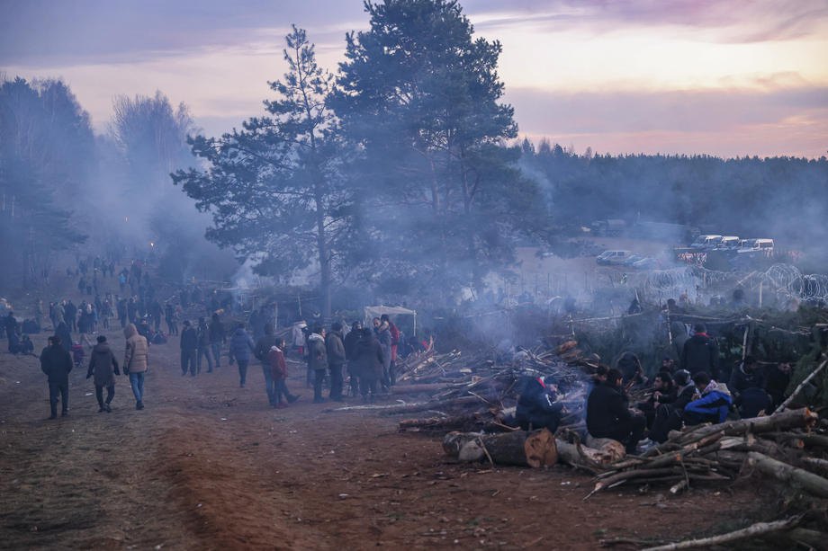 Табір мігрантів на білорусько-польському кордоні в Гродненській області, неподалік від КПП Брузгі, 12 листопада 2021 року.