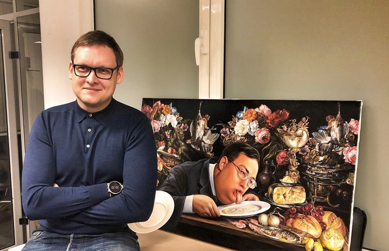 У 2018-му Смирнов за 666 доларів купив картину Світлани Крюкової із зображенням Антона Геращенка. 