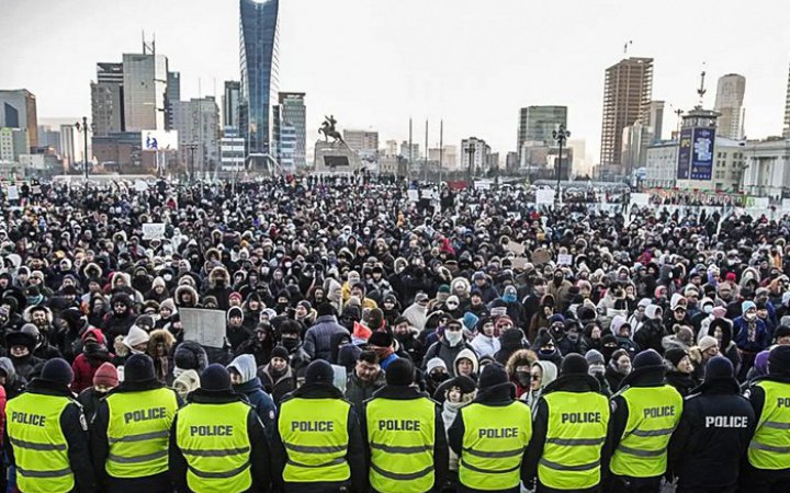 Протести в Монголії. Влада погоріла на краденому вугіллі? 
