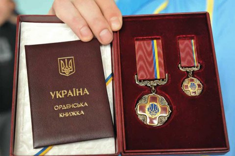 Порошенко нагородив 5 військових Нацгвардії орденом "За мужність" III ступеня