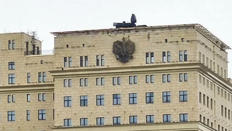 комплекс ‘Панцир-С1’ на даху будівлі міноборони РФ 