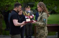 Зеленський вручив нагороди піхотинцям, а також бойові прапори бригадам