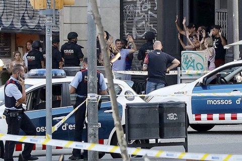 Теракт в Барселоне организовала группа из 8-12 человек, - следователи