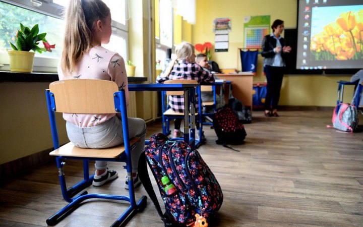 ​Майже 100 тисяч родин першокласників подали заяву на "Пакунок школяра"