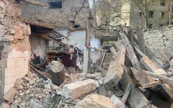 Понад 10 житлових будинків було пошкоджено нічним обстрілом Миколаєва