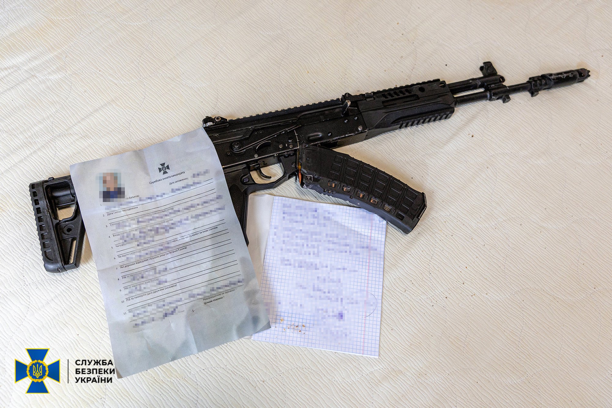 Вилучений автомат Калашникова